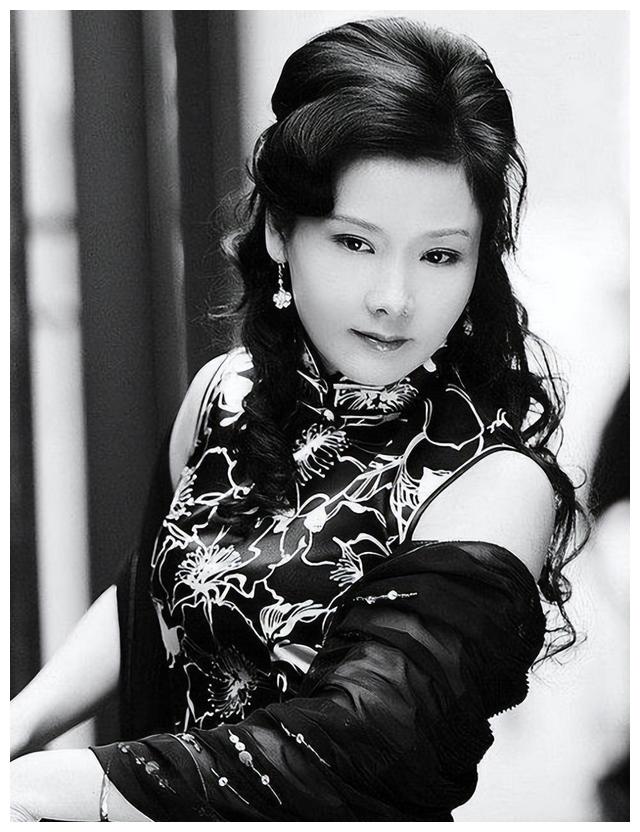 狐狸|10位“天生狐狸眼”女星，眨眼像放电、眼睛能勾人，媚到骨子里了