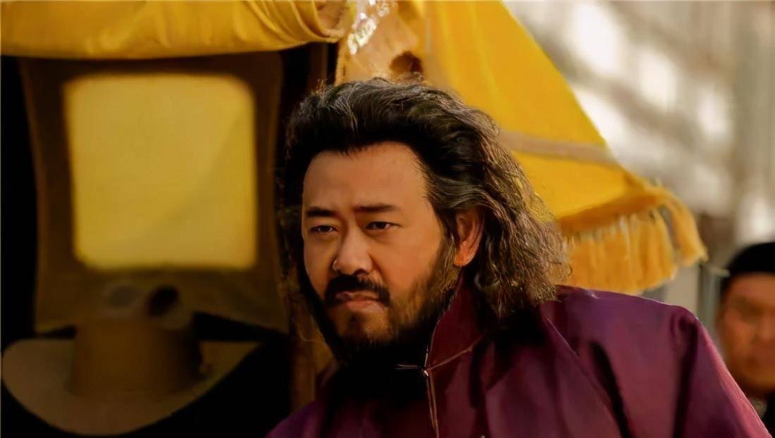 姜文|姜武接到姜文的电话:你的胡子还在不?姜武:你就说有什么事?