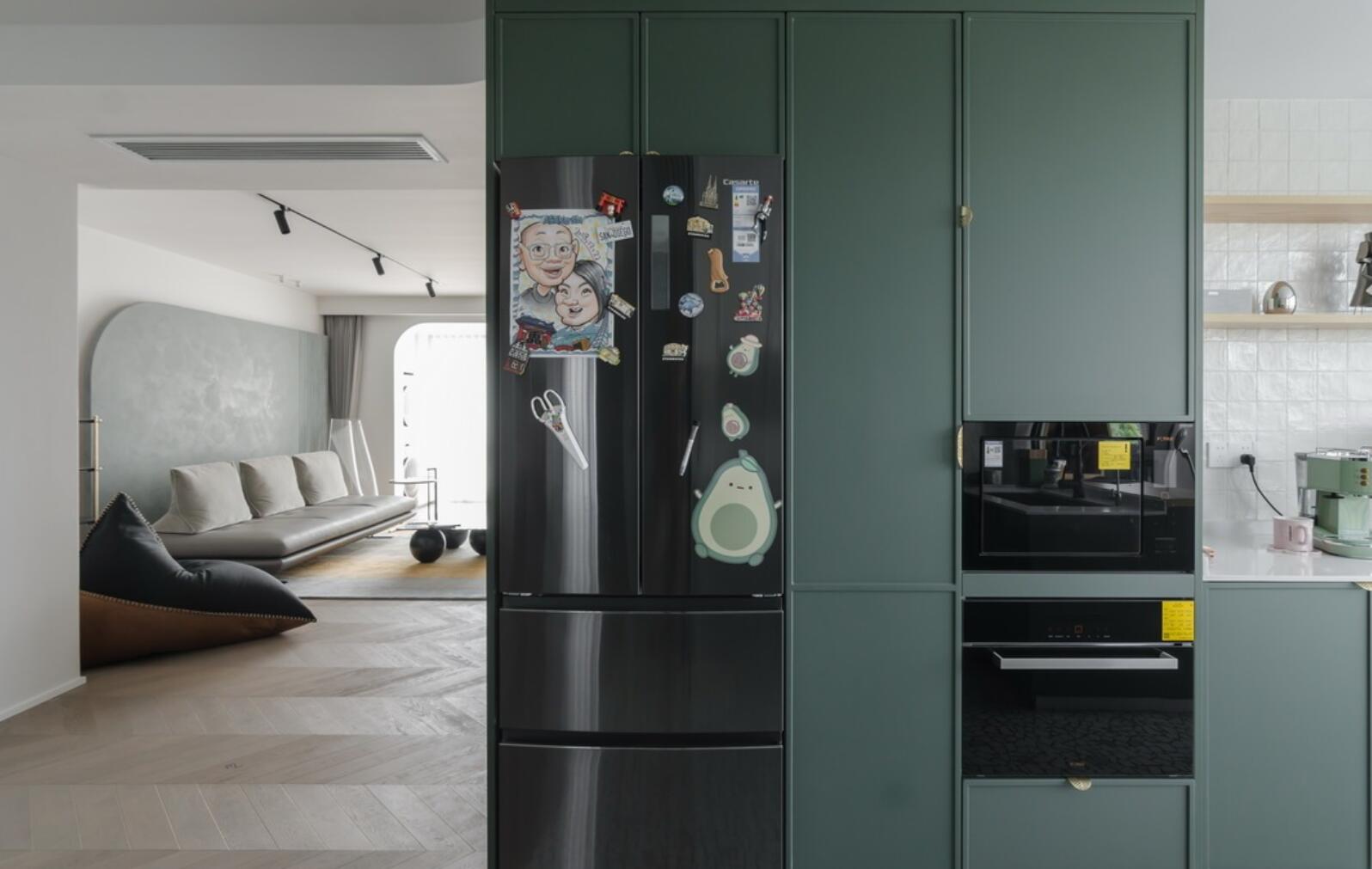 只是改动一面墙,玄关立马大一倍,她90㎡家,简直是教科书式设计