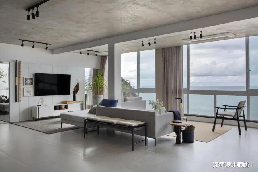 看他们家的180㎡三房,坚持客厅不装阳台门,一整面方格窗采光贼好