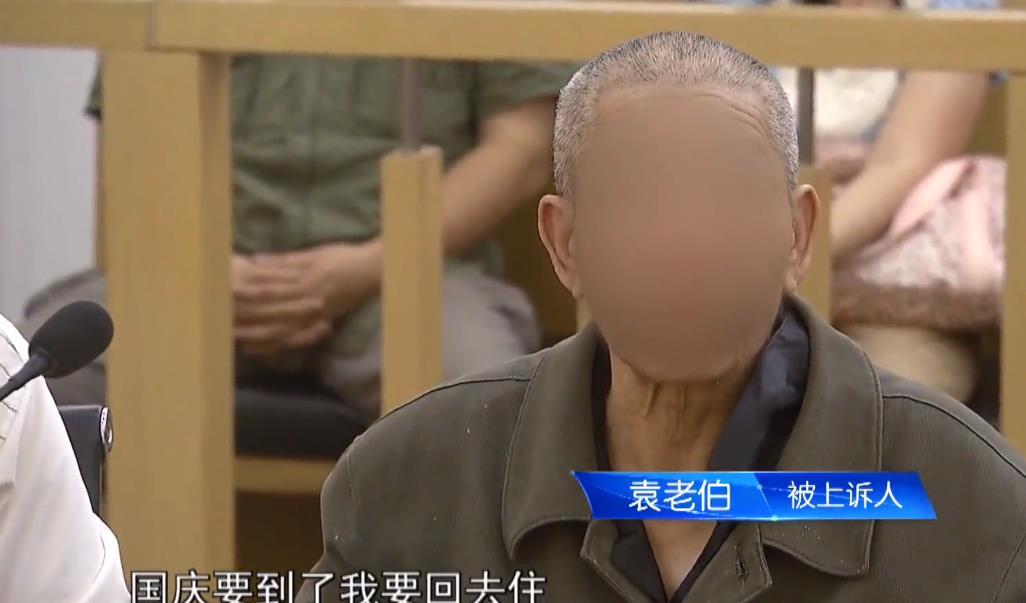 17年,上海老人偶遇摆摊夫妻,好心提供住宿,女子却非要与其结婚