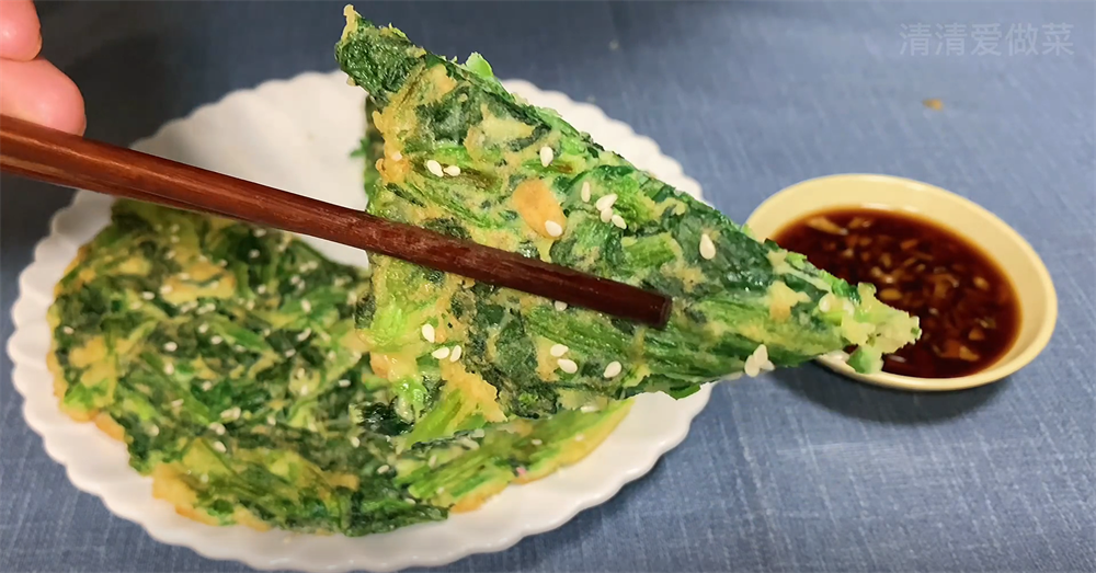 90岁老爷爷菠菜常这样吃,不炒不凉拌,常吃眼睛不花视力好