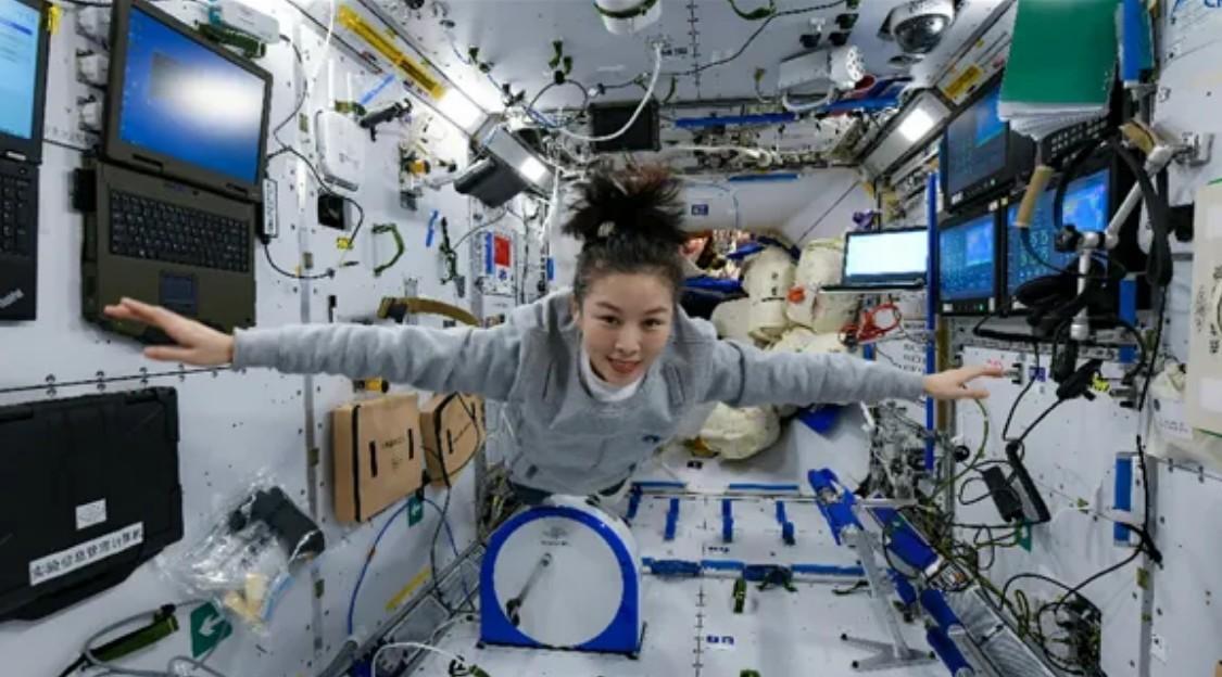 王亚平上天回来后,36岁高龄生下一个女儿,拥有四项优待