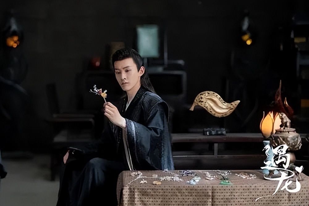 威尔·史密斯|《余生》还在热播，杨紫又有新剧出炉，男装造型显身材肥胖