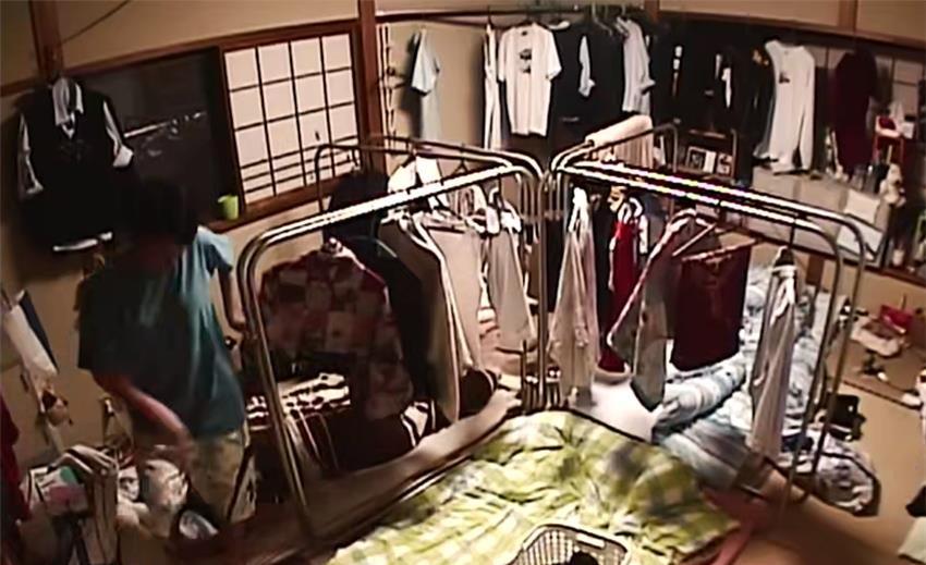 日本五个女生共睡一屋,用棉被隔开当房间,过着极致蜗居的生活