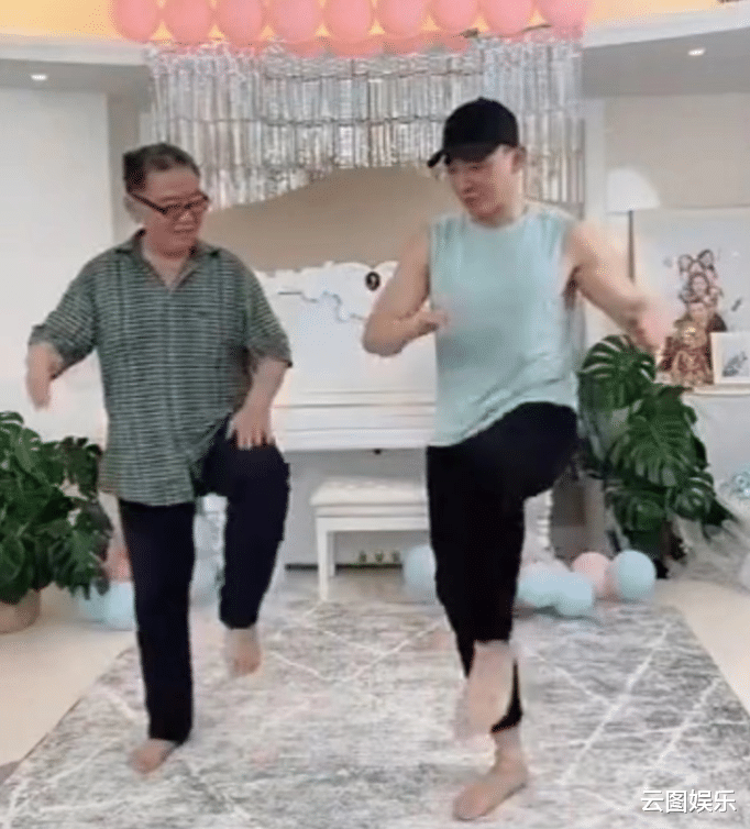 陈龙|上海解封众星扎堆出行,陈龙携妻儿回父母家,李湘母女名牌店购物