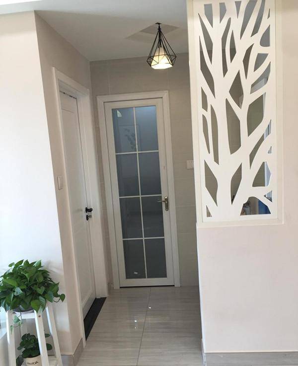 第一次见阳台防盗网这样装,很是美观,朋友们见了都夸好!