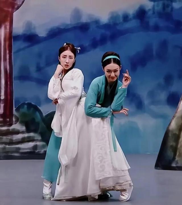 小品|小品《千年就一回》火了,观众乐了,小婉管乐出名了