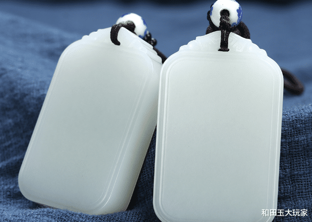 翡翠|拥有美好寓意的和田玉无事牌，佩戴可谓百无禁忌，但也要注意清洗