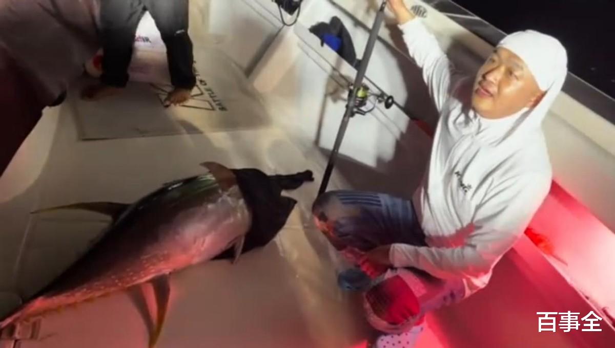 包贝尔|岳云鹏夫妇和包贝尔夫妻相约旅游，吃海鲜烧烤超潇洒，5天花费4万