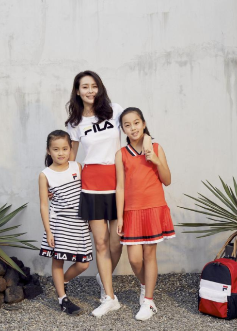 于明加|入圈15年无绯闻，闪婚圈外老公，结婚12年恩爱，一家四口很幸福