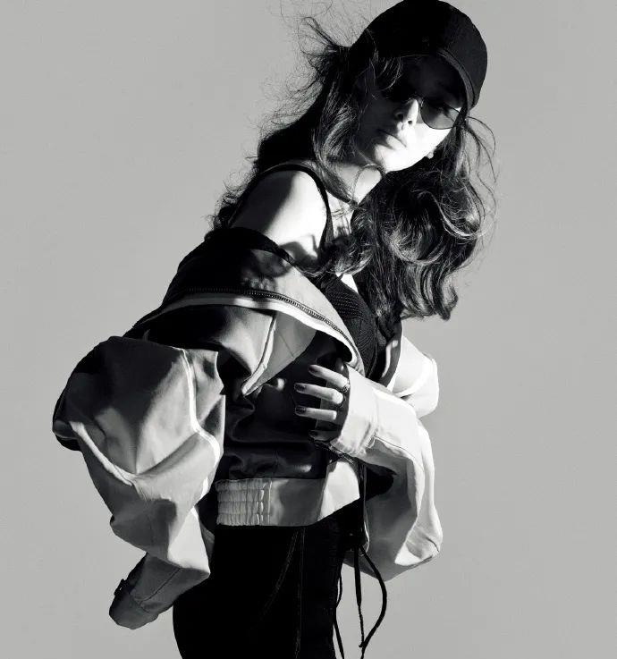 杨采钰|女星杨采钰写真大秀白皙美腿!雪肤玉貌太性感撩人