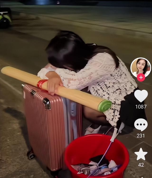 求职|俩女孩去多家工厂求职均被拒收,知情人:天天提个红桶,谁敢收?