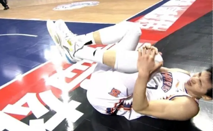 NBA|服了！又一球星滑伤！休战5周啊！快请回想擦进NBA的中国人