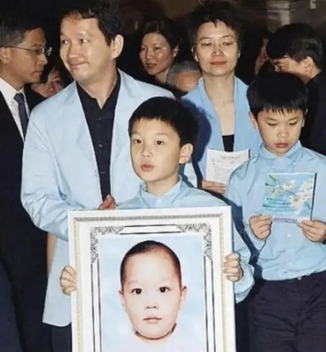 廖启智|老戏骨廖启智：幼子5岁去世，妻子也患抑郁症，66岁他也因病去世