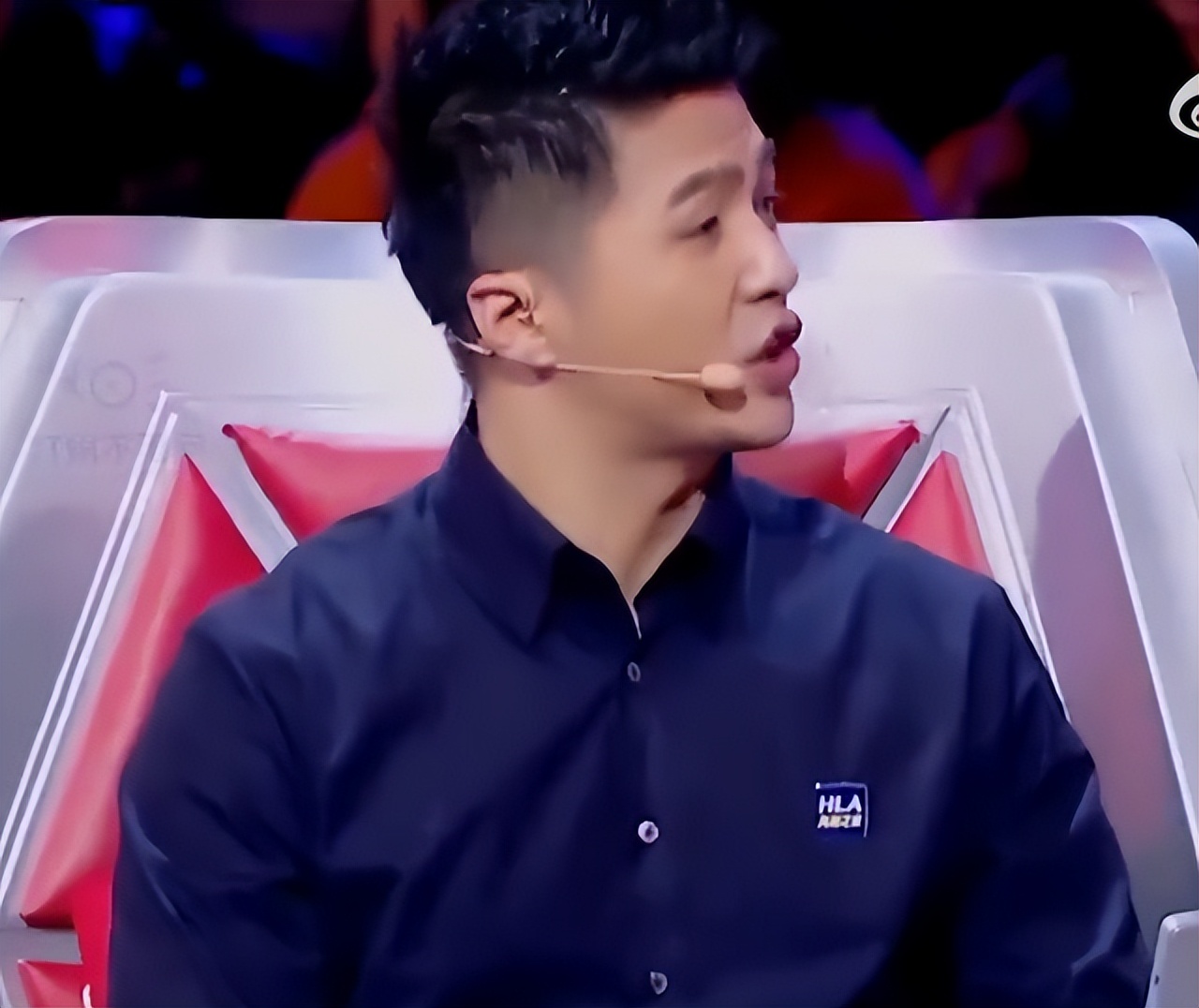 郭敬明|郭敬明的好舌头赢得了李成儒，却被北大教授的修养重重打脸！