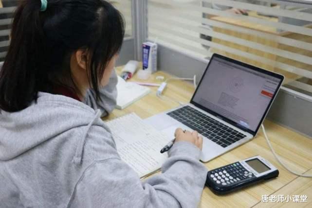 疫情居家上网课是一面照妖镜,拉开差距是常态,网友:家长很无奈