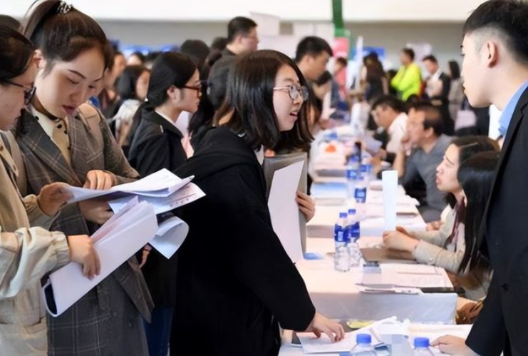 |90后毕业生求职失败，被拒的原因离谱到抠地，网友看完很无语