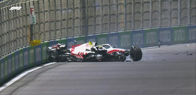 F1|F1沙特站：米克严重撞墙车祸退赛，知名车手怒喷官方：都是因为钱