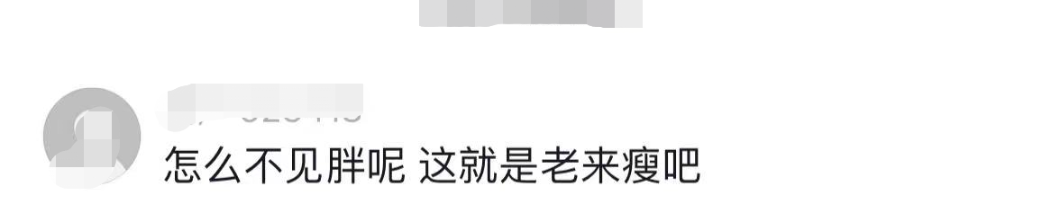 冯巩|64岁冯巩坐垃圾桶旁吃路边摊,大口咬烤蚂蚱无人认出,老来瘦明显