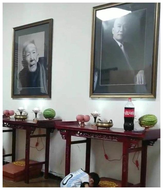 侯震|替老郭讽刺退社叛徒，沉迷游戏忘记报幕，侯震在德云社到底啥地位