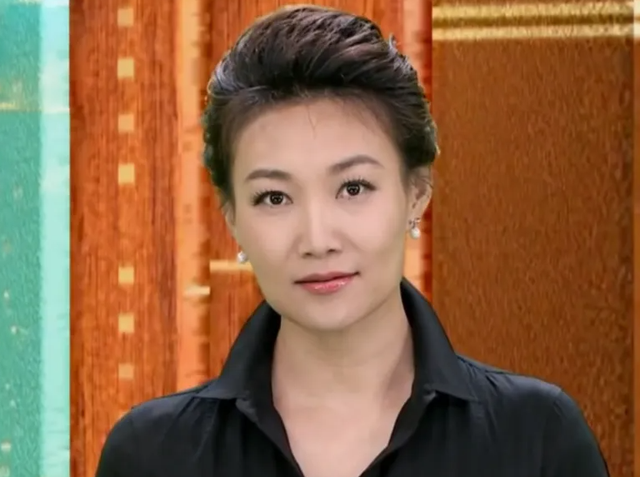 央视|央视主持人李梓萌，被众多网友称之为“央视最美女主播”