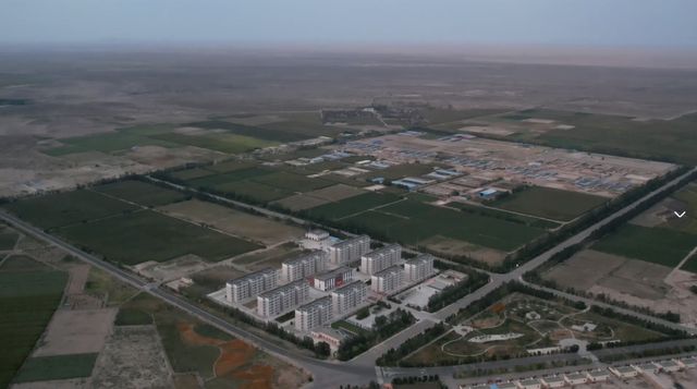 邮轮|甘肃即将消失的沙漠小镇,资源匮乏环境恶劣,居然还有庄稼地