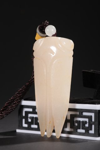 |回流-和田玉汉八刀鸣蝉挂件