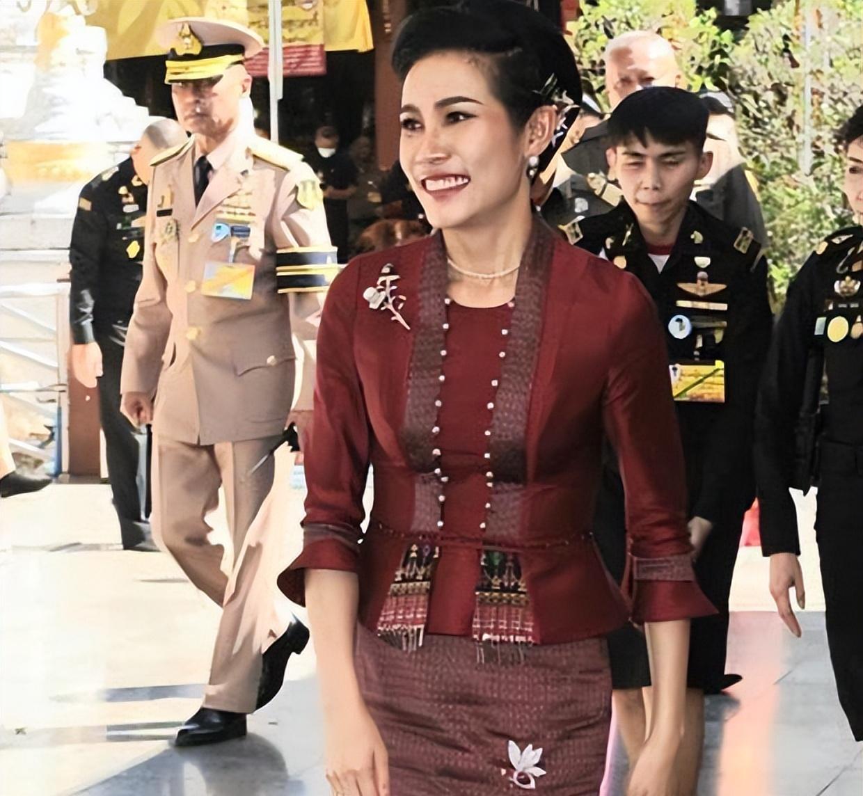 诗妮娜|诗妮娜晾晒公务出镜照，越过苏提达炫耀恩宠，情绪低落难掩忧愁