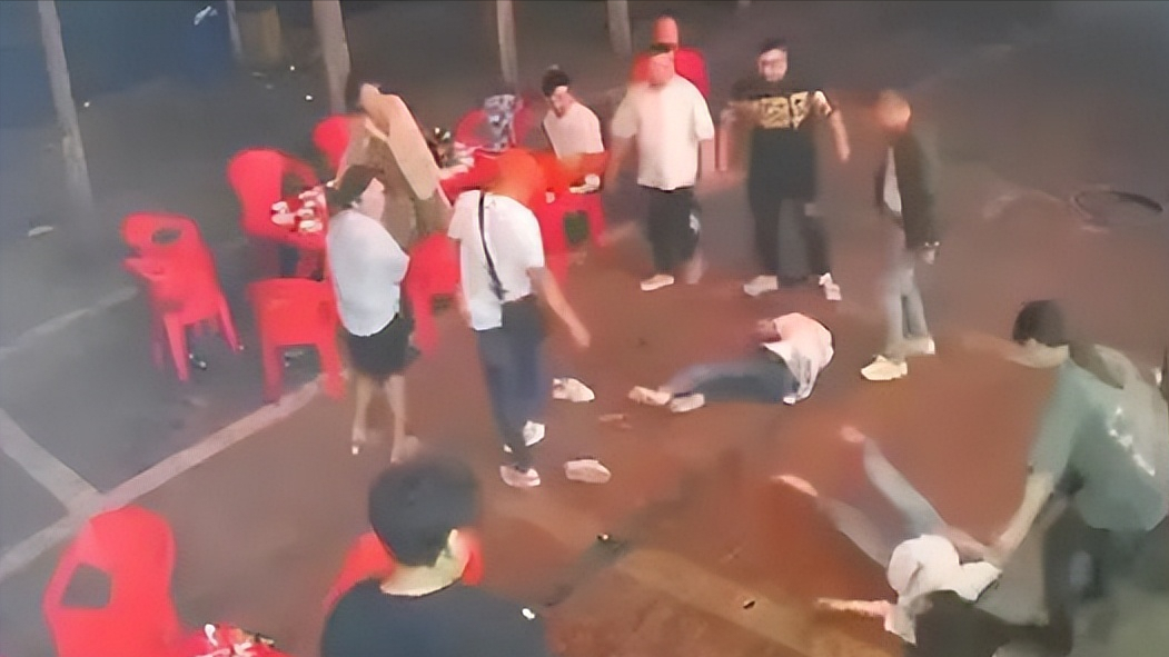 “唐山暴力事件”报警女生:报警是我唯一能做的事,不要再网暴了