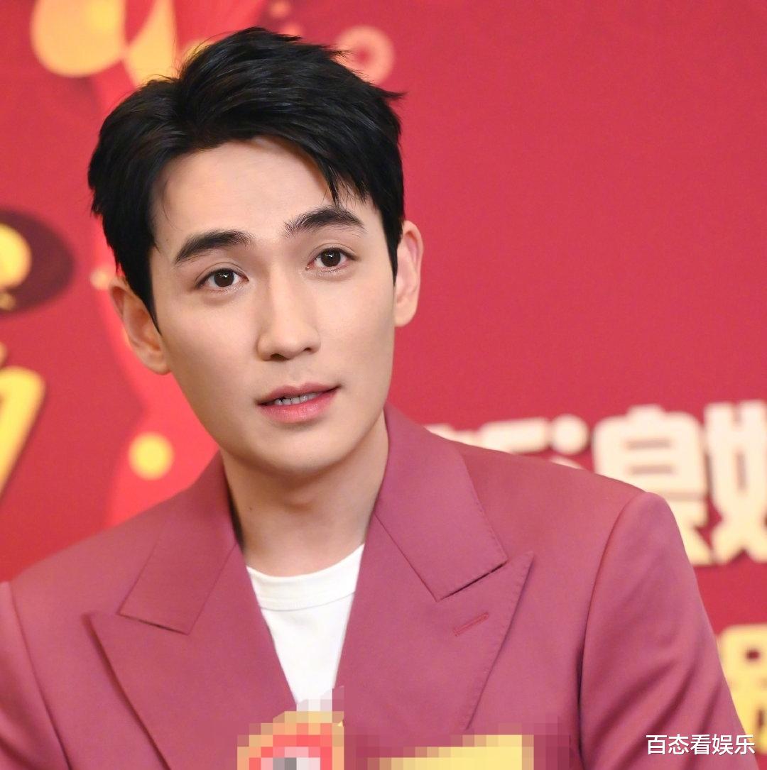 朱一龙|光头病号服、光脚留胡子，“朱一龙”还在继续自毁？沉浸式转型好心疼