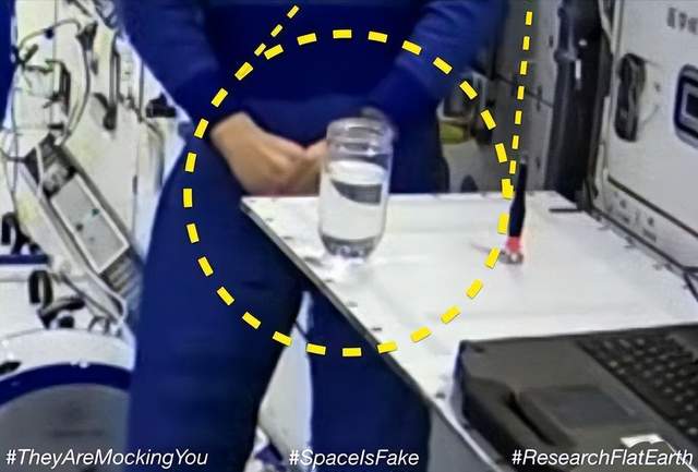 一外国博主称王亚平太空课堂造假,说杯中水有问题,没文化真可怕