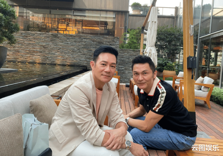 关礼杰|关礼杰张兆辉结伴到日本庆生!喝到脸红太尽兴,相识超40年感情好