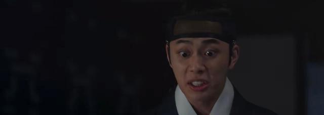 王后伞下|《王后伞下》儿子变“女儿”王后的理解让儿子泪目,也让观众佩服