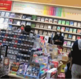 要烧书店的母亲,偏执的自我感动