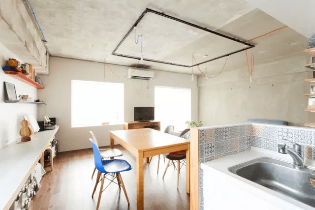 两套清水泥工业风的新房,看起来太省钱了,厕所养鱼谁想得到呢?