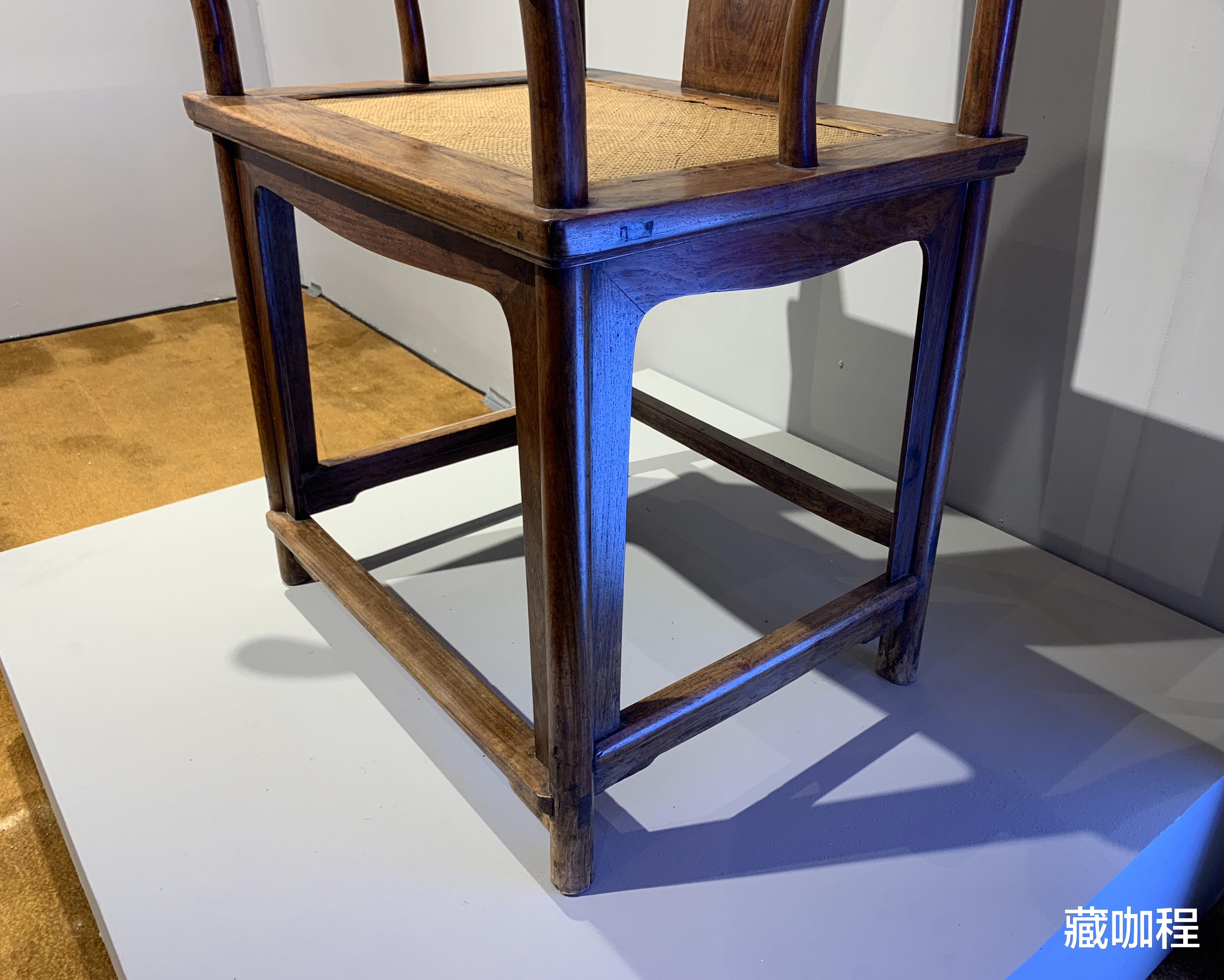 |价格相同的真不少,清黄花梨条桌69万成交