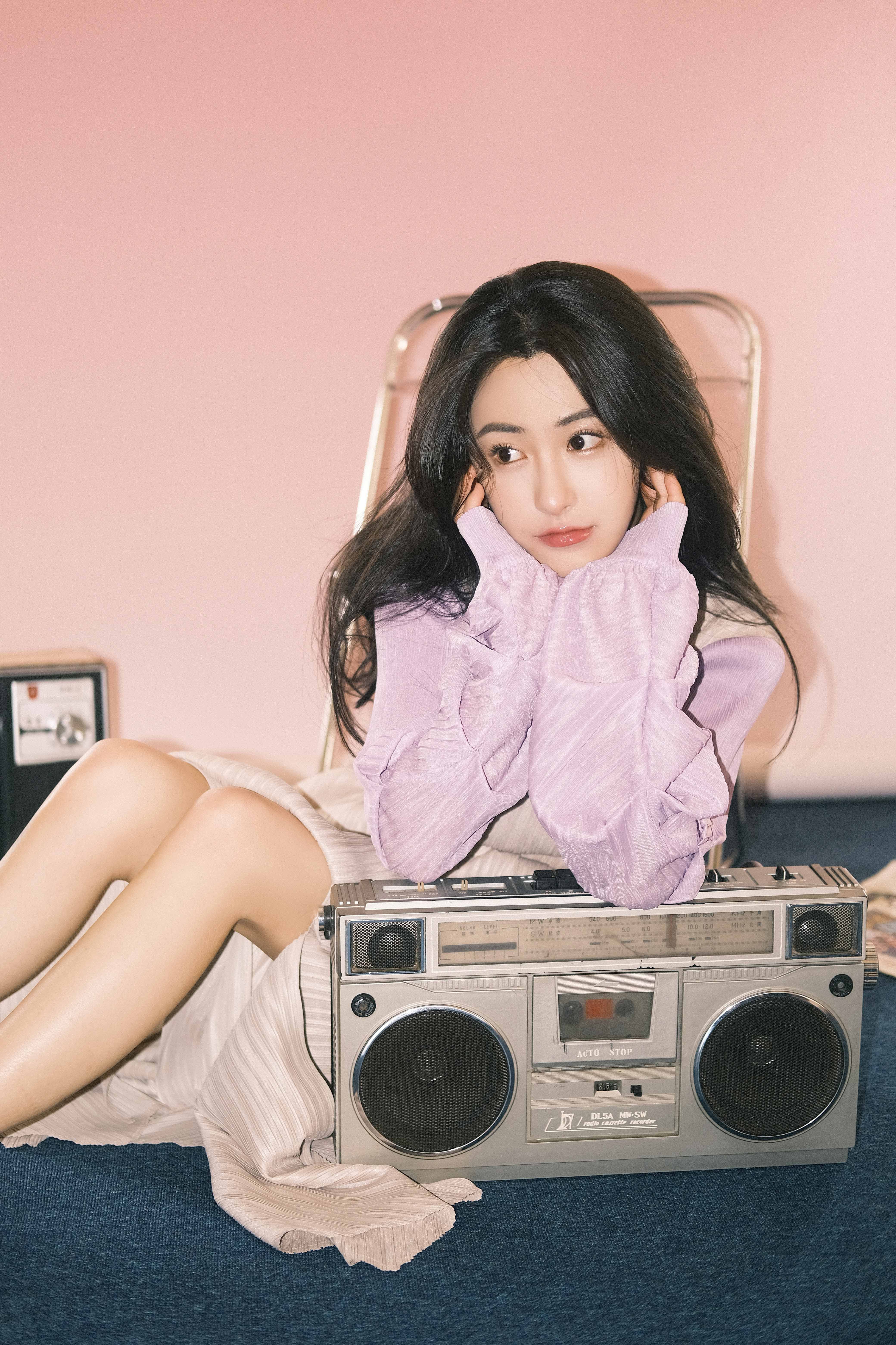 朱圣祎|朱圣祎粉紫色调写真发布 温柔恬静陷落此刻美好