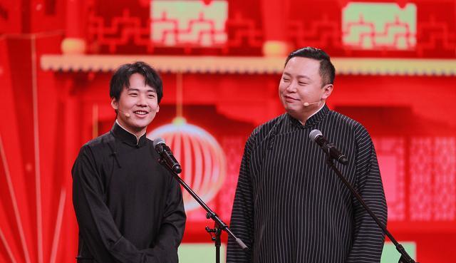 于正|德云社开创偶像派相声，郭德纲故意显出无奈，说这是因为天灾人祸