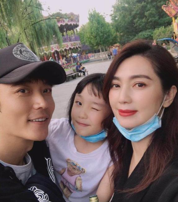 洪欣|遭李嘉欣掌掴,被闺蜜“送”给刘銮雄,洪欣遥控器事件是真是假?