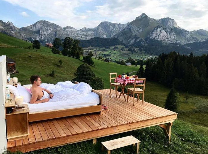 欧洲旅游|瑞士零星酒店：客人每晚支付2000多，只得到放在加油站旁的一张床