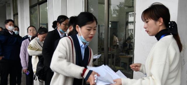 招聘|往届生迎来喜讯，一铁饭碗岗位对外招聘，专科学历也符合要求