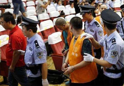山西黑老大任爱军覆灭记:暴力敛财12亿,却最终栽在一个女人手里