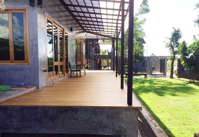 沿着屋外门廊搭圈雨棚，少见的U型布局，带来的好处却只增不减！