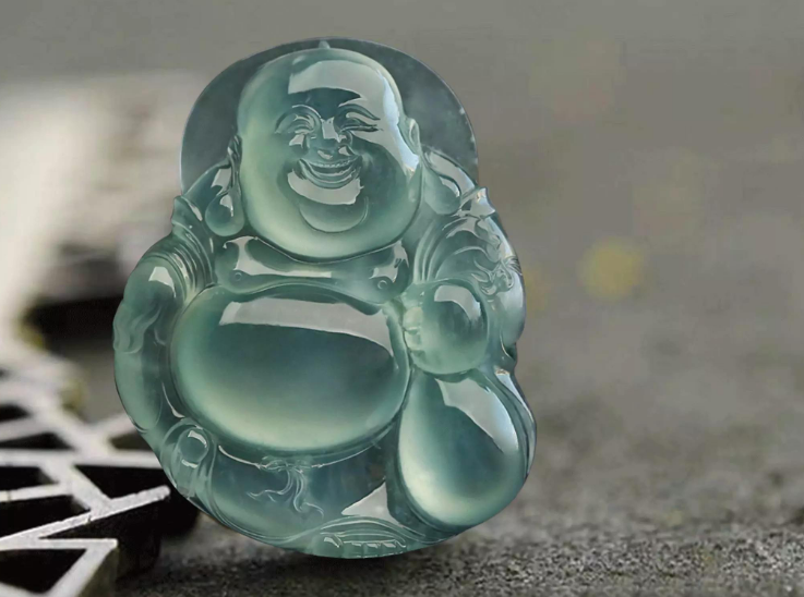 翡翠|翡翠的色根形状很多,它可判断饰品的真假,以及饰品的档次