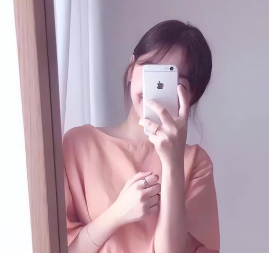 回顾 男子出差夸妻子貌美,被客户认出是小姐:那里纹了紫色玫瑰