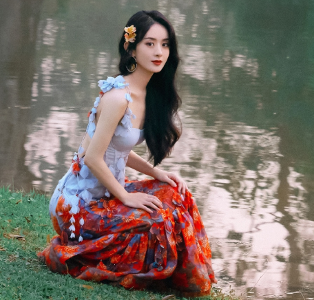 赵丽颖|赵丽颖节目中大口吃饭，谁注意她吐掉的垃圾放在哪？是真有素质！