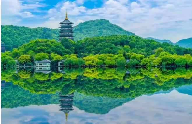 云南|云南昭通市，冬天看黑颈鹤夏天赏湿地风景，简直美到无法言语