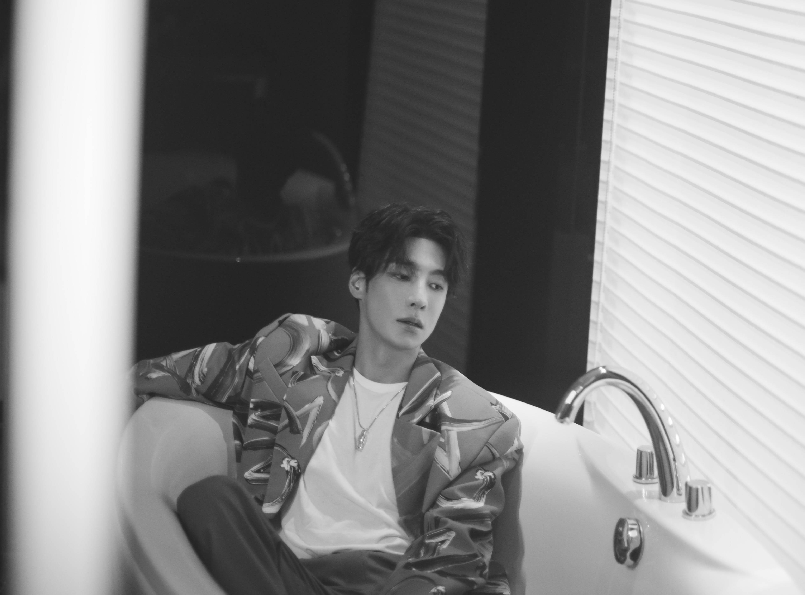 高瀚宇|单飞出道成演员