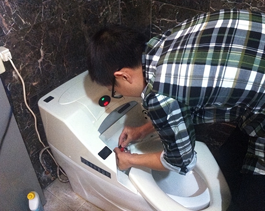 被“吹上天”的智能马桶，值得入手吗？用了3年，谈谈真实感受